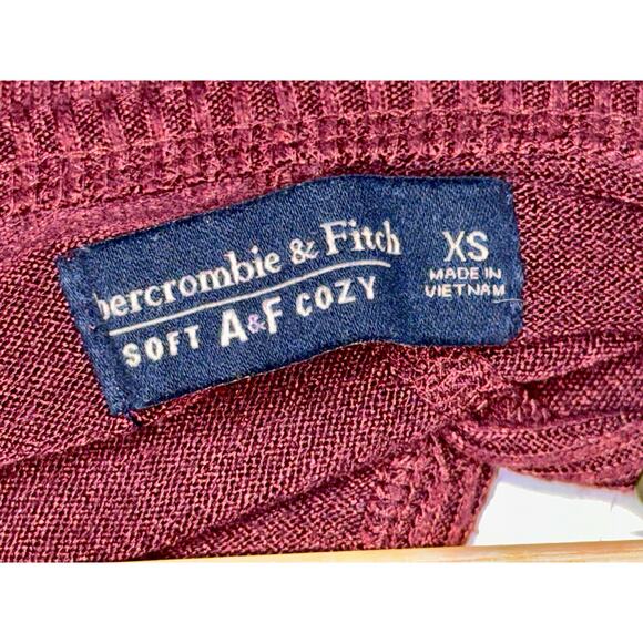Abercrombie & Fitch Soft AF Cozy Red Knit Henley Long Sleeve Sweater Womens XS - Picture 3 of 7